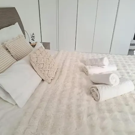 Cozy Bedroom Perfect For Couple Δωμάτια σε οικογενειακή κατοικία *
