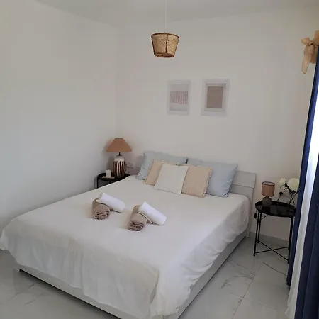 Δωμάτια σε οικογενειακή κατοικία Cozy Bedroom Perfect For Couple Sannat