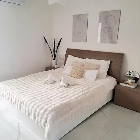 Cozy Bedroom Perfect For Couple